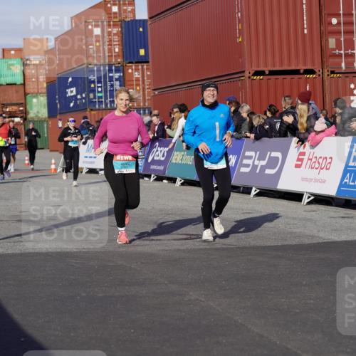03.10.2025 - Köhlbrandbrückenlauf Michael Burmester http://msf.ph/oto/9019893 03.10.2025 10:20:38 Ziel 1664, 1971, 2023, 2817, 3030, 3562, 3636, 3783 meine-sportfotos.de