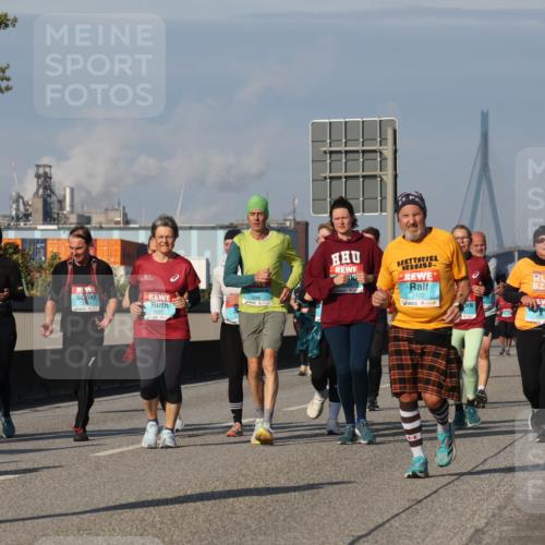 03.10.2025 - Köhlbrandbrückenlauf Luisa Fischer http://msf.ph/oto/9019894 03.10.2025 11:11:24 Position 3 3701, 1097, 1096, 3122 meine-sportfotos.de
