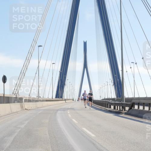03.10.2025 - Köhlbrandbrückenlauf Matties Gatica Varas http://msf.ph/oto/9019915 03.10.2025 12:20:36 Position 1  meine-sportfotos.de