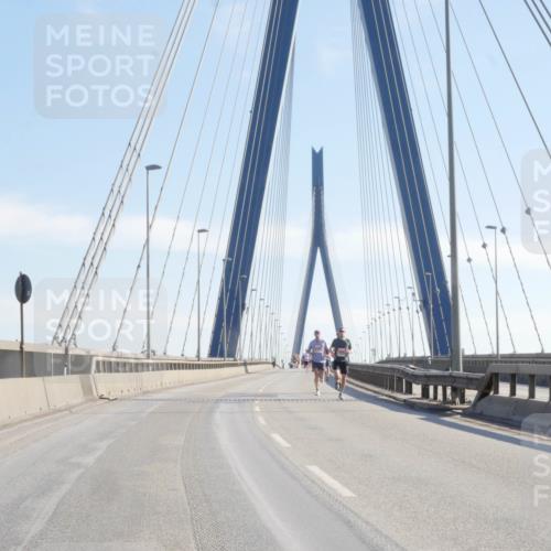 03.10.2025 - Köhlbrandbrückenlauf Matties Gatica Varas http://msf.ph/oto/9019919 03.10.2025 12:20:36 Position 1  meine-sportfotos.de