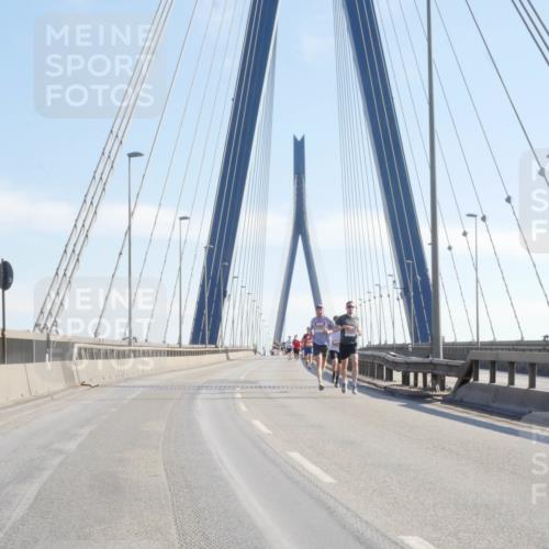 03.10.2025 - Köhlbrandbrückenlauf Matties Gatica Varas http://msf.ph/oto/9019932 03.10.2025 12:20:38 Position 1  meine-sportfotos.de