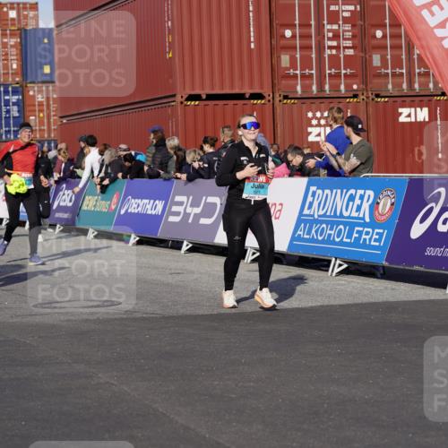 03.10.2025 - Köhlbrandbrückenlauf Michael Burmester http://msf.ph/oto/9019940 03.10.2025 10:20:43 Ziel 1561, 1562, 1618, 1971, 2012, 2033, 2082, 2817, 3030, 3148, 3617, 3636, 3783 meine-sportfotos.de