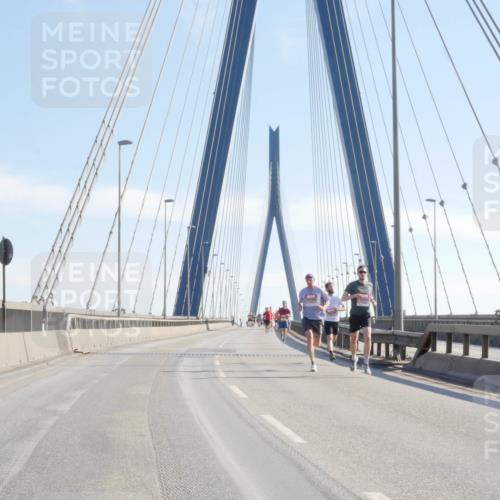 03.10.2025 - Köhlbrandbrückenlauf Matties Gatica Varas http://msf.ph/oto/9019942 03.10.2025 12:20:40 Position 1  meine-sportfotos.de