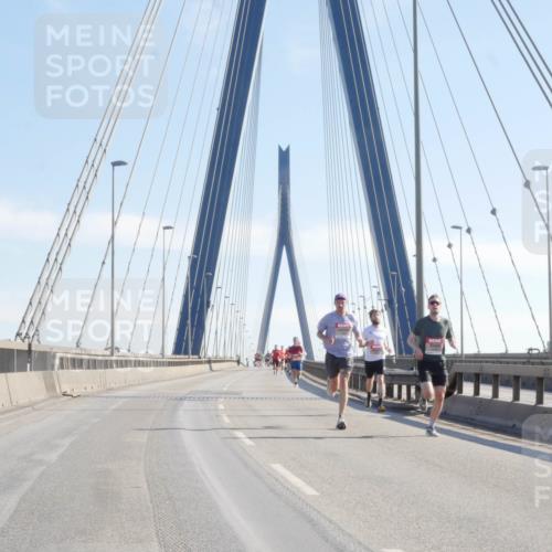 03.10.2025 - Köhlbrandbrückenlauf Matties Gatica Varas http://msf.ph/oto/9019947 03.10.2025 12:20:41 Position 1  meine-sportfotos.de