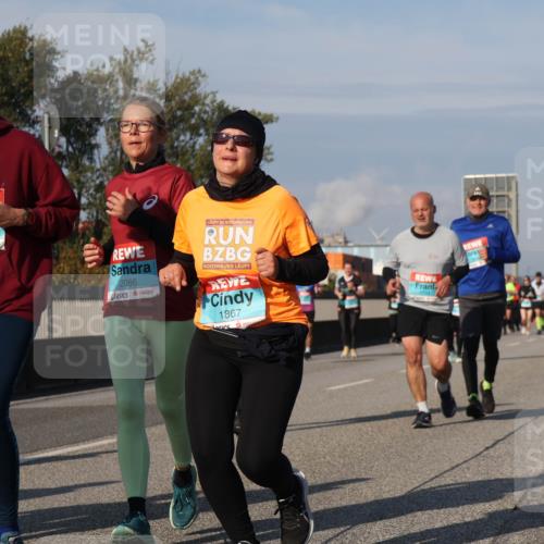 03.10.2025 - Köhlbrandbrückenlauf Luisa Fischer http://msf.ph/oto/9019948 03.10.2025 11:11:32 Position 3 1098, 2086, 1867 meine-sportfotos.de