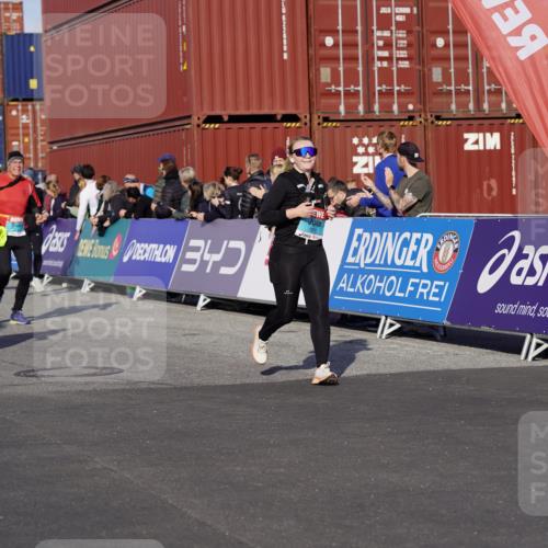 03.10.2025 - Köhlbrandbrückenlauf Michael Burmester http://msf.ph/oto/9019949 03.10.2025 10:20:43 Ziel 1561, 1562, 1618, 1971, 2012, 2033, 2082, 2817, 3030, 3148, 3617, 3636, 3783 meine-sportfotos.de
