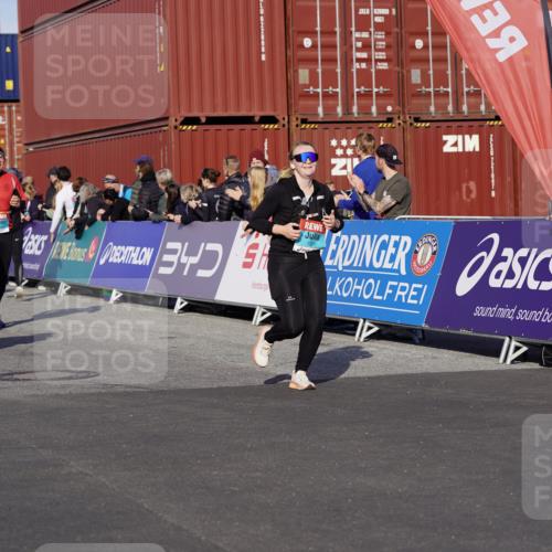 03.10.2025 - Köhlbrandbrückenlauf Michael Burmester http://msf.ph/oto/9019956 03.10.2025 10:20:43 Ziel 1561, 1562, 1618, 1971, 2012, 2033, 2082, 2817, 3030, 3148, 3617, 3636, 3783 meine-sportfotos.de