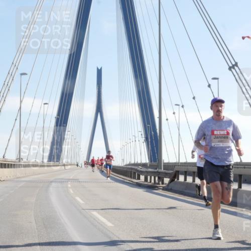 03.10.2025 - Köhlbrandbrückenlauf Matties Gatica Varas http://msf.ph/oto/9019965 03.10.2025 12:20:43 Position 1 4087 meine-sportfotos.de