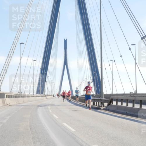 03.10.2025 - Köhlbrandbrückenlauf Matties Gatica Varas http://msf.ph/oto/9019975 03.10.2025 12:20:47 Position 1  meine-sportfotos.de
