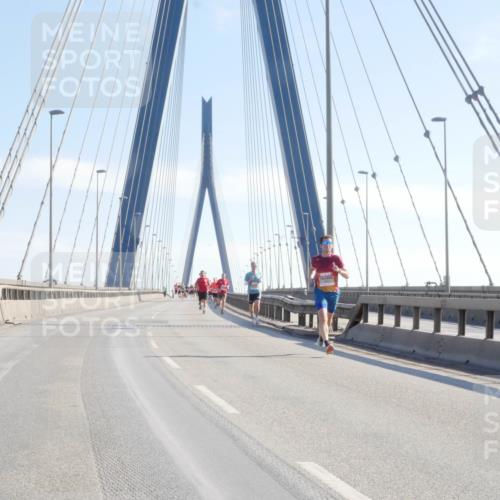 03.10.2025 - Köhlbrandbrückenlauf Matties Gatica Varas http://msf.ph/oto/9019983 03.10.2025 12:20:48 Position 1  meine-sportfotos.de
