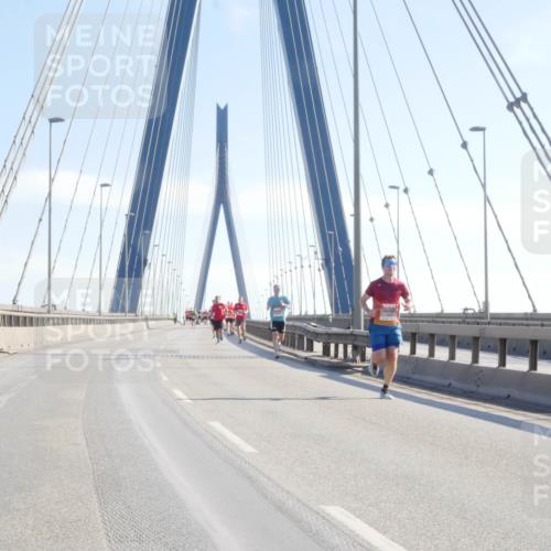 03.10.2025 - Köhlbrandbrückenlauf Matties Gatica Varas http://msf.ph/oto/9019986 03.10.2025 12:20:49 Position 1  meine-sportfotos.de