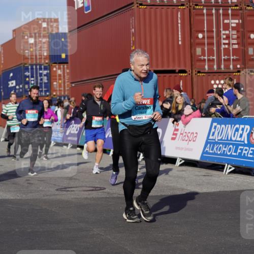 03.10.2025 - Köhlbrandbrückenlauf Michael Burmester http://msf.ph/oto/9019987 03.10.2025 10:20:45 Ziel 1561, 1562, 1618, 1971, 2012, 2033, 2082, 2128, 2142, 2817, 3030, 3148, 3617, 3755, 3757, 3758 meine-sportfotos.de