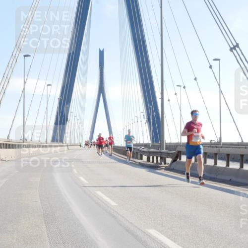 03.10.2025 - Köhlbrandbrückenlauf Matties Gatica Varas http://msf.ph/oto/9019989 03.10.2025 12:20:49 Position 1  meine-sportfotos.de
