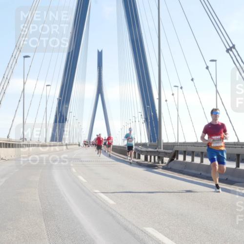 03.10.2025 - Köhlbrandbrückenlauf Matties Gatica Varas http://msf.ph/oto/9019992 03.10.2025 12:20:50 Position 1 11 meine-sportfotos.de