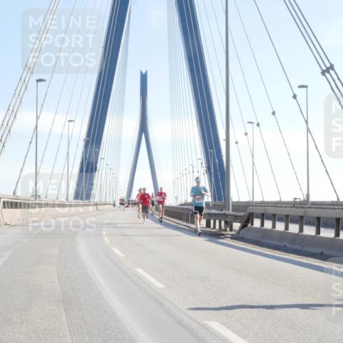 03.10.2025 - Köhlbrandbrückenlauf Matties Gatica Varas http://msf.ph/oto/9020001 03.10.2025 12:20:51 Position 1  meine-sportfotos.de