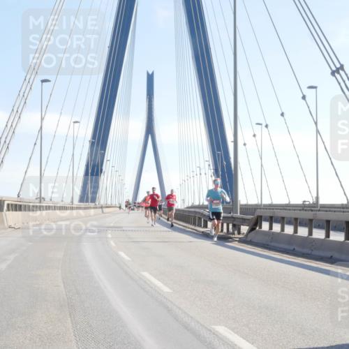 03.10.2025 - Köhlbrandbrückenlauf Matties Gatica Varas http://msf.ph/oto/9020004 03.10.2025 12:20:51 Position 1  meine-sportfotos.de