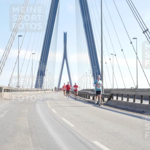 03.10.2025 - Köhlbrandbrückenlauf Matties Gatica Varas http://msf.ph/oto/9020006 03.10.2025 12:20:52 Position 1  meine-sportfotos.de