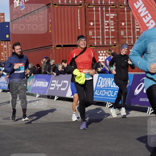 03.10.2025 - Köhlbrandbrückenlauf Michael Burmester http://msf.ph/oto/9020007 03.10.2025 10:20:46 Ziel 1561, 1562, 1607, 1618, 1706, 1971, 2012, 2033, 2082, 2128, 2142, 2817, 3030, 3148, 3617, 3755, 3757, 3758 meine-sportfotos.de