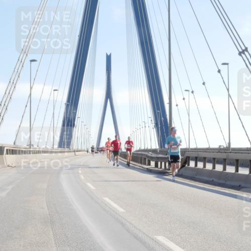 03.10.2025 - Köhlbrandbrückenlauf Matties Gatica Varas http://msf.ph/oto/9020011 03.10.2025 12:20:52 Position 1  meine-sportfotos.de