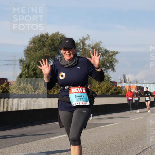 03.10.2025 - Köhlbrandbrückenlauf Luisa Fischer http://msf.ph/oto/9020015 03.10.2025 11:11:43 Position 3 3737 meine-sportfotos.de