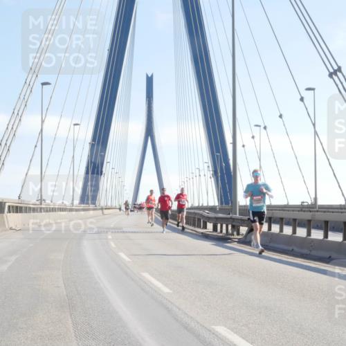 03.10.2025 - Köhlbrandbrückenlauf Matties Gatica Varas http://msf.ph/oto/9020017 03.10.2025 12:20:53 Position 1  meine-sportfotos.de
