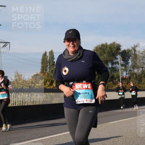 03.10.2025 - Köhlbrandbrückenlauf Luisa Fischer http://msf.ph/oto/9020018 03.10.2025 11:11:44 Position 3 3076, 3077, 3737, 23 meine-sportfotos.de