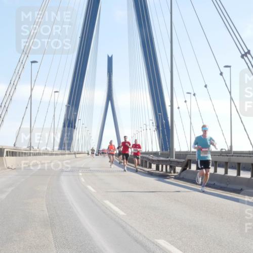 03.10.2025 - Köhlbrandbrückenlauf Matties Gatica Varas http://msf.ph/oto/9020020 03.10.2025 12:20:53 Position 1  meine-sportfotos.de