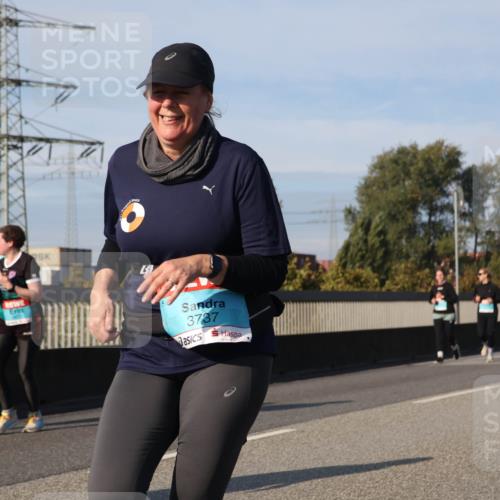 03.10.2025 - Köhlbrandbrückenlauf Luisa Fischer http://msf.ph/oto/9020021 03.10.2025 11:11:44 Position 3 3737 meine-sportfotos.de