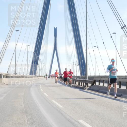 03.10.2025 - Köhlbrandbrückenlauf Matties Gatica Varas http://msf.ph/oto/9020024 03.10.2025 12:20:54 Position 1  meine-sportfotos.de