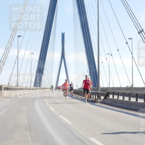 03.10.2025 - Köhlbrandbrückenlauf Matties Gatica Varas http://msf.ph/oto/9020034 03.10.2025 12:20:55 Position 1  meine-sportfotos.de