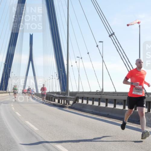 03.10.2025 - Köhlbrandbrückenlauf Matties Gatica Varas http://msf.ph/oto/9020044 03.10.2025 12:21:04 Position 1 5765 meine-sportfotos.de