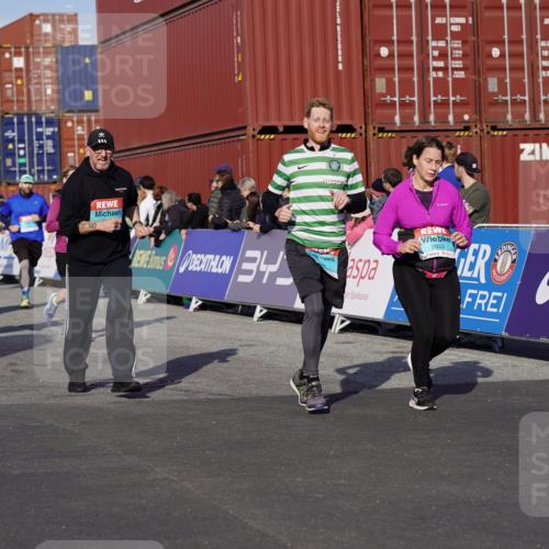 03.10.2025 - Köhlbrandbrückenlauf Michael Burmester http://msf.ph/oto/9020050 03.10.2025 10:20:48 Ziel 1463, 1561, 1562, 1607, 1609, 1618, 1706, 1971, 2012, 2033, 2082, 2128, 2142, 2416, 2512, 2817, 2943, 2969, 2977, 2978, 3030, 3148, 3215, 3617, 3755, 3757, 3758 meine-sportfotos.de