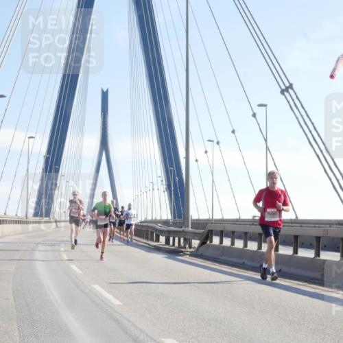 03.10.2025 - Köhlbrandbrückenlauf Matties Gatica Varas http://msf.ph/oto/9020059 03.10.2025 12:21:09 Position 1 20165 meine-sportfotos.de