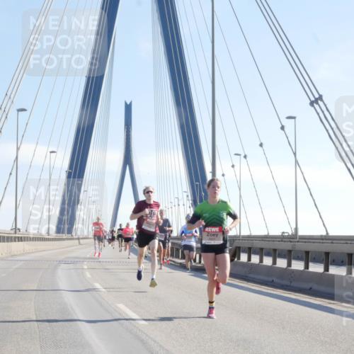 03.10.2025 - Köhlbrandbrückenlauf Matties Gatica Varas http://msf.ph/oto/9020078 03.10.2025 12:21:11 Position 1  meine-sportfotos.de