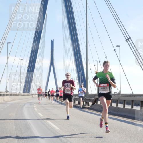 03.10.2025 - Köhlbrandbrückenlauf Matties Gatica Varas http://msf.ph/oto/9020081 03.10.2025 12:21:12 Position 1 141, 6625 meine-sportfotos.de