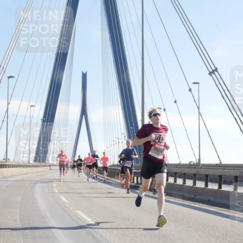 03.10.2025 - Köhlbrandbrückenlauf Matties Gatica Varas http://msf.ph/oto/9020089 03.10.2025 12:21:13 Position 1 6333 meine-sportfotos.de
