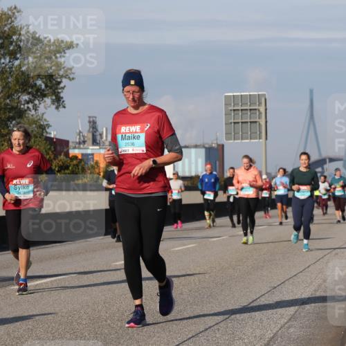 03.10.2025 - Köhlbrandbrückenlauf Luisa Fischer http://msf.ph/oto/9020091 03.10.2025 11:11:53 Position 3 2468, 3478, 2536 meine-sportfotos.de
