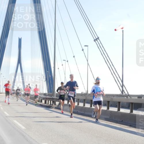 03.10.2025 - Köhlbrandbrückenlauf Matties Gatica Varas http://msf.ph/oto/9020099 03.10.2025 12:21:14 Position 1  meine-sportfotos.de