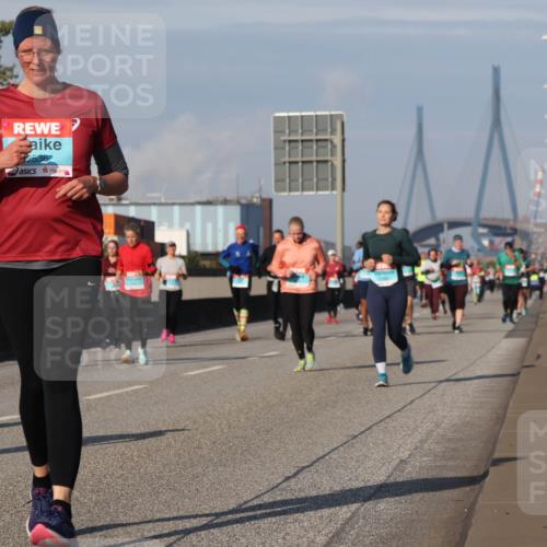 03.10.2025 - Köhlbrandbrückenlauf Luisa Fischer http://msf.ph/oto/9020100 03.10.2025 11:11:54 Position 3 2536 meine-sportfotos.de