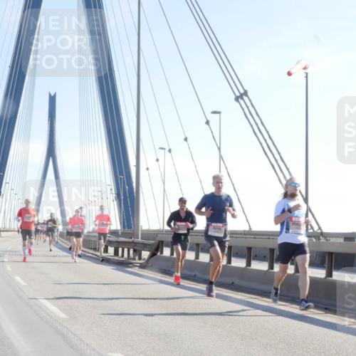 03.10.2025 - Köhlbrandbrückenlauf Matties Gatica Varas http://msf.ph/oto/9020103 03.10.2025 12:21:15 Position 1  meine-sportfotos.de