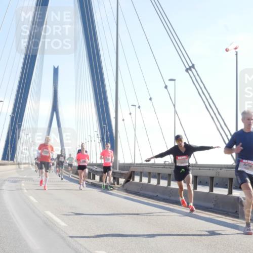 03.10.2025 - Köhlbrandbrückenlauf Matties Gatica Varas http://msf.ph/oto/9020108 03.10.2025 12:21:16 Position 1 1111111 meine-sportfotos.de