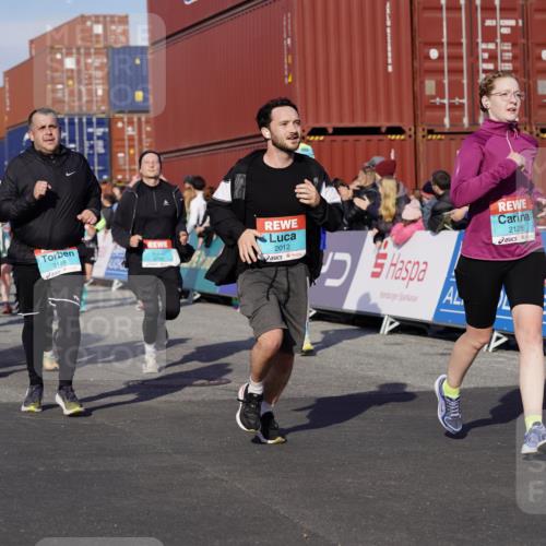03.10.2025 - Köhlbrandbrückenlauf Michael Burmester http://msf.ph/oto/9020110 03.10.2025 10:20:51 Ziel 1463, 1561, 1562, 1607, 1609, 1618, 1706, 1846, 1965, 2012, 2033, 2082, 2128, 2142, 2362, 2416, 2512, 2943, 2969, 2977, 2978, 3148, 3215, 3617, 3755, 3757, 3758 meine-sportfotos.de