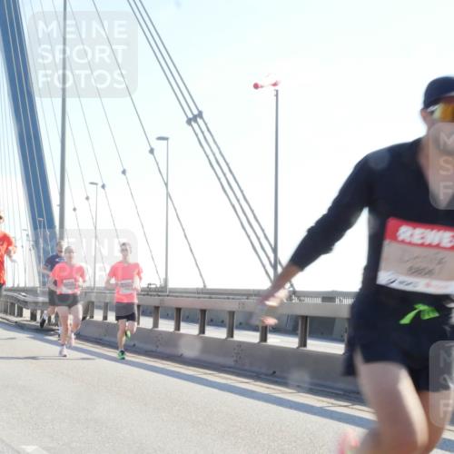 03.10.2025 - Köhlbrandbrückenlauf Matties Gatica Varas http://msf.ph/oto/9020126 03.10.2025 12:21:18 Position 1  meine-sportfotos.de
