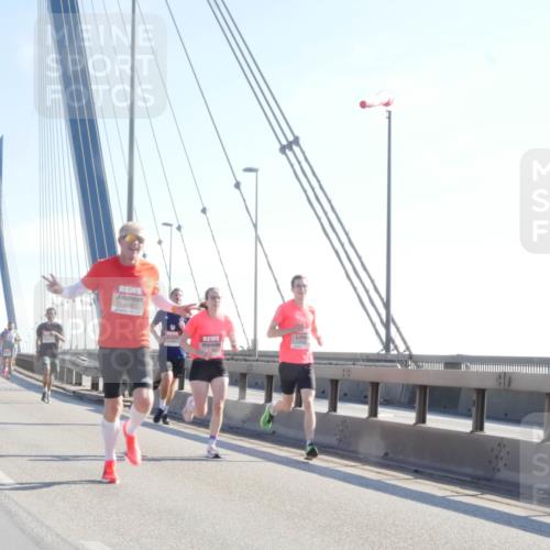 03.10.2025 - Köhlbrandbrückenlauf Matties Gatica Varas http://msf.ph/oto/9020132 03.10.2025 12:21:19 Position 1 4040, 00 meine-sportfotos.de