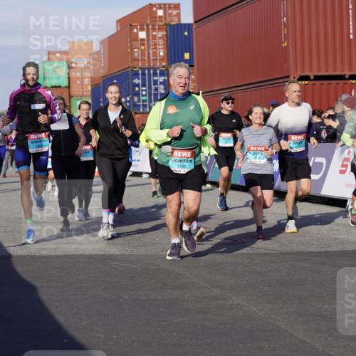 03.10.2025 - Köhlbrandbrückenlauf Michael Burmester http://msf.ph/oto/9020134 03.10.2025 10:20:54 Ziel 1463, 1607, 1609, 1667, 1706, 1846, 1965, 2012, 2076, 2128, 2142, 2362, 2416, 2512, 2720, 2721, 2943, 2969, 2977, 2978, 3148, 3215, 3306, 3408, 3755, 3757, 3758, 3772 meine-sportfotos.de