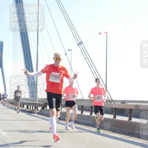 03.10.2025 - Köhlbrandbrückenlauf Matties Gatica Varas http://msf.ph/oto/9020135 03.10.2025 12:21:19 Position 1 4040 meine-sportfotos.de