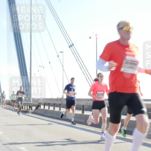 03.10.2025 - Köhlbrandbrückenlauf Matties Gatica Varas http://msf.ph/oto/9020142 03.10.2025 12:21:20 Position 1  meine-sportfotos.de
