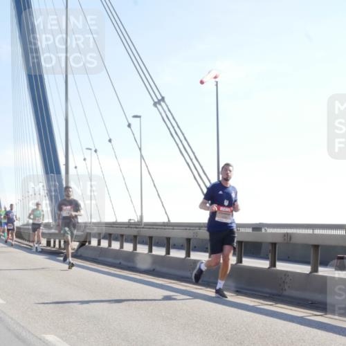 03.10.2025 - Köhlbrandbrückenlauf Matties Gatica Varas http://msf.ph/oto/9020144 03.10.2025 12:21:21 Position 1  meine-sportfotos.de