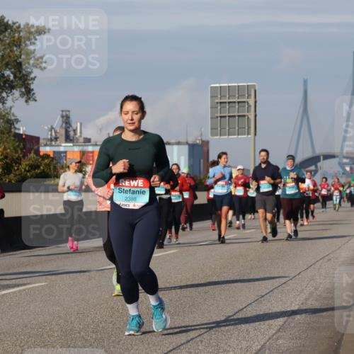 03.10.2025 - Köhlbrandbrückenlauf Luisa Fischer http://msf.ph/oto/9020153 03.10.2025 11:11:59 Position 3 3604, 2388 meine-sportfotos.de