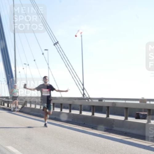 03.10.2025 - Köhlbrandbrückenlauf Matties Gatica Varas http://msf.ph/oto/9020155 03.10.2025 12:21:22 Position 1  meine-sportfotos.de